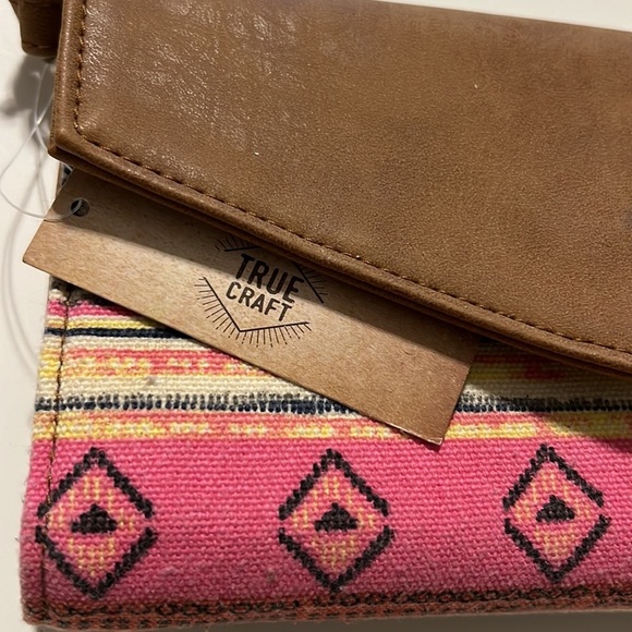 True Craft snap closure wrist wallet c card slots zip change pocket open pouch - Picture 7 of 7